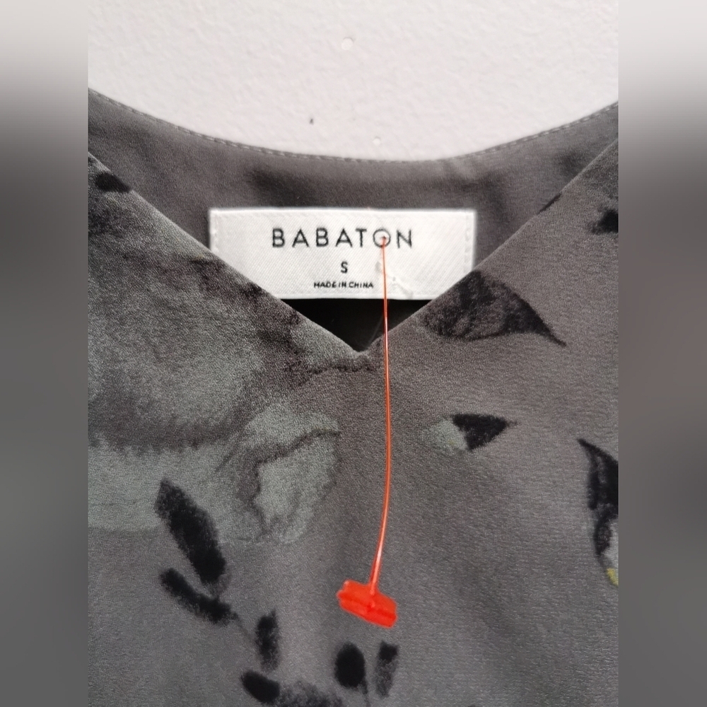 Babaton Aritzia Floral Gray Camisole Top size Small PTP 18" - Picture 3 of 8